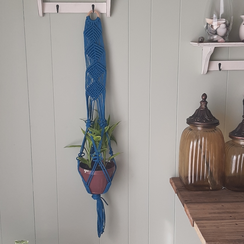 Plant hanger